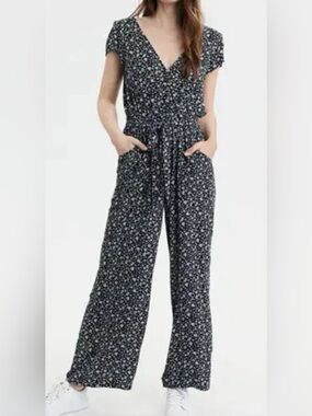 AE American Eagle Women’s Navy White Floral Jumpsuit Tie Waist Cap Sleeve sz S